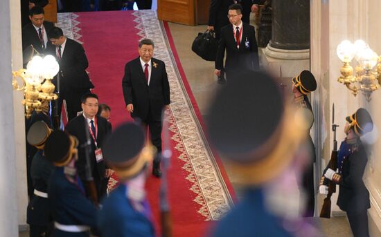 President of China Xi Jinping arrives in the Kremlin for a gala concert held for heads of foreign delegations invited to the celebrations of the 80th anniversary of Victory in the Great Patriotic War. Location: Russia, Moscow. Author: Alexandr Kryazhev/Sputnik. Heads of foreign delegations arrive in Kremlin for gala concert