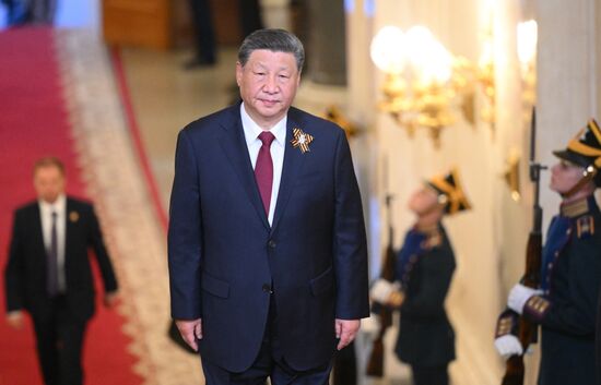 President of China Xi Jinping arrives in the Kremlin for a gala concert held for heads of foreign delegations invited to the celebrations of the 80th anniversary of Victory in the Great Patriotic War. Location: Russia, Moscow. Author: Alexandr Kryazhev/Sputnik. Heads of foreign delegations arrive in Kremlin for gala concert