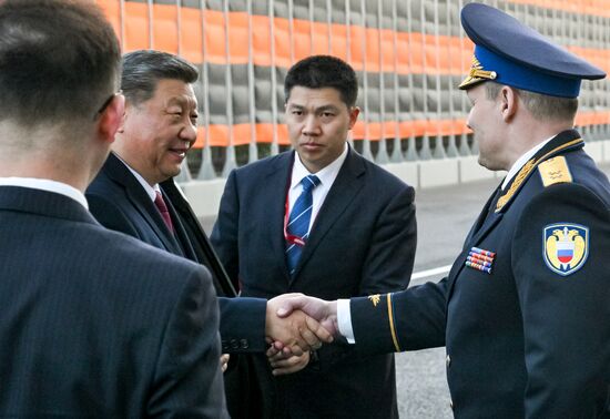 Left: President of China Xi Jinping arrives in the Kremlin for a gala concert held for heads of foreign delegations invited to the celebrations of the 80th anniversary of Victory in the Great Patriotic War. Location: Russia, Moscow. Author: Alexei Danichev/Sputnik. Heads of foreign delegations arrive in Kremlin for gala concert