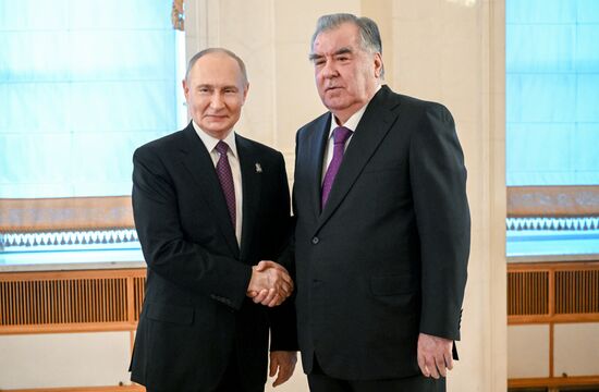 President of Russia Vladimir Putin and President of Tajikistan Emomali Rahmon, who arrived in the Kremlin for a gala concert for heads of foreign delegations attending the 80th anniversary of Victory in the Great Patriotic War. Location: Russia, Moscow. Author: Sergey Bobylev/Sputnik. Heads of foreign delegations arrive in Kremlin for gala concert