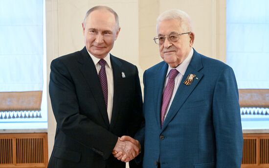 President of Russia Vladimir Putin and President of Palestine Mahmoud Abbas, who arrived in the Kremlin for a gala concert for heads of foreign delegations attending the 80th anniversary of Victory in the Great Patriotic War. Location: Russia, Moscow. Author: Sergey Bobylev/Sputnik. Heads of foreign delegations arrive in Kremlin for gala concert