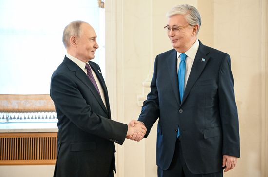 President of Russia Vladimir Putin and President of Kazakhstan Kassym-Jomart Tokayev, who arrived in the Kremlin for a gala concert held for heads of foreign delegations invited to the celebrations of the 80th anniversary of Victory in the Great Patriotic War. Location: Russia, Moscow. Author: Sergey Bobylev/Sputnik. Heads of foreign delegations arrive in Kremlin for gala concert