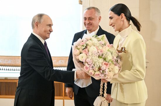 Heads of foreign delegations arrive in Kremlin for gala concert