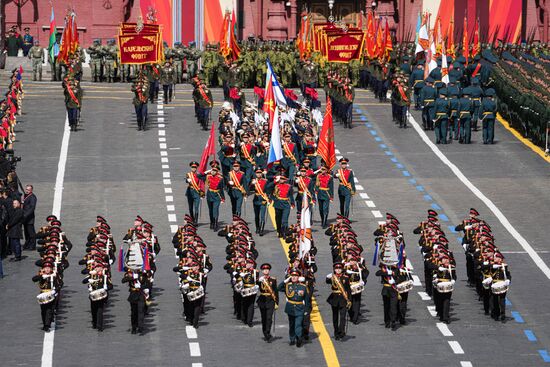 The drum company of the Khalilov Moscow Military Music School and the honor guard of the 154th Preobrazhensky Independent Commandant's Regiment on Red Square in Moscow at the military parade to mark the 80th anniversary of Victory in the Great Patriotic War. Location: Russia, Moscow. Author: Alexander Vilf/Sputnik. Military parade marking 80th anniversary of Victory in Great Patriotic War in Moscow