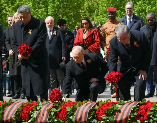 Wreath-laying ceremony at the Tomb of the Unknown Soldier