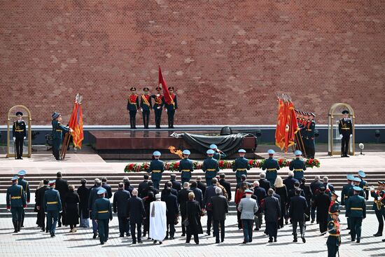 Wreath-laying ceremony at the Tomb of the Unknown Soldier