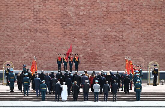 President of Russia Vladimir Putin and foreign leaders at a joint wreath-laying ceremony at the Tomb of the Unknown Soldier in Alexander Garden, Moscow. Russia marks the 80th anniversary of Victory in the Great Patriotic War of 1941-1945. Location: Russia, Moscow. Author: Maksim Blinov/Sputnik. Wreath-laying ceremony at the Tomb of the Unknown Soldier