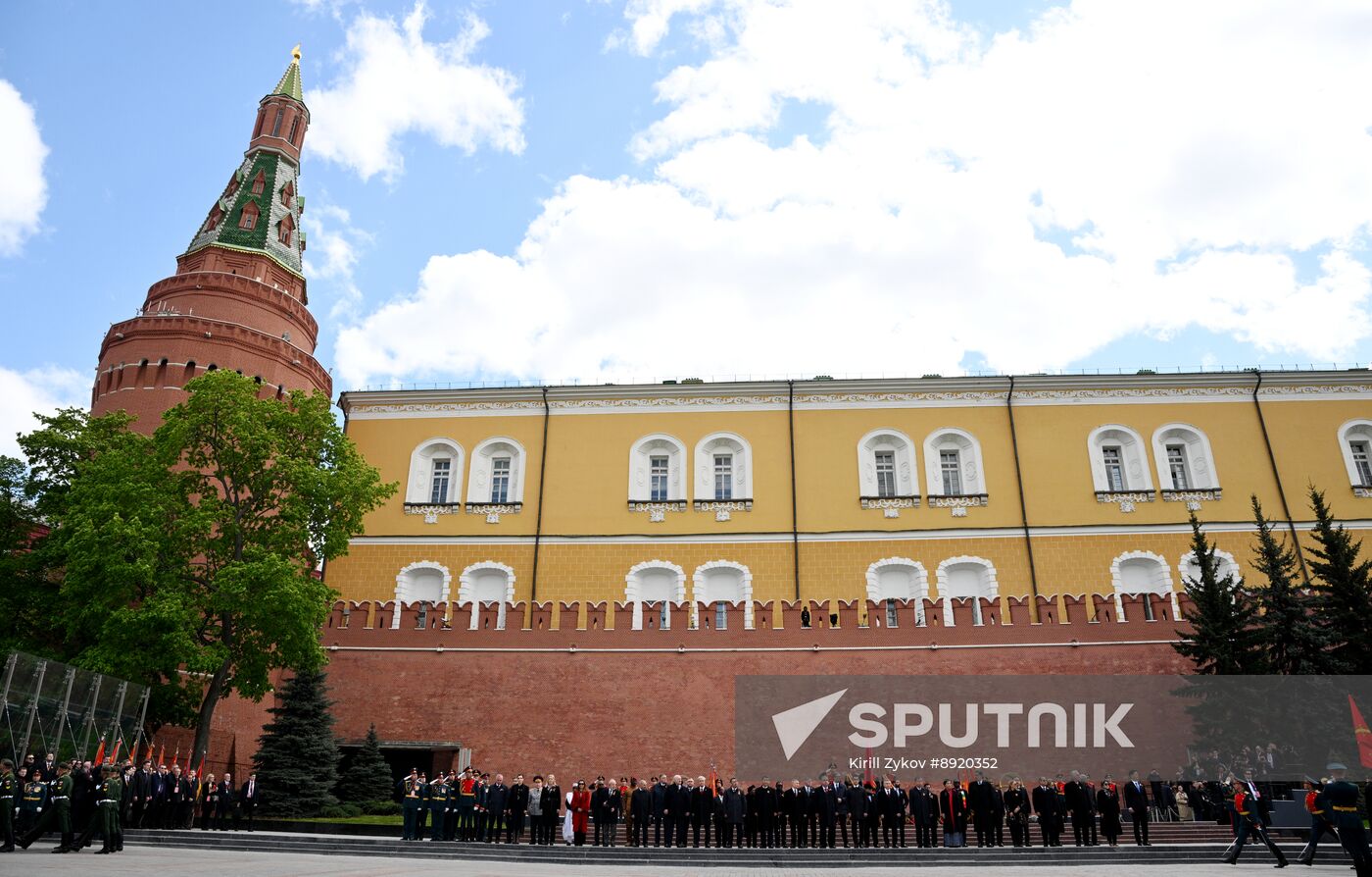 Wreath-laying ceremony at the Tomb of the Unknown Soldier