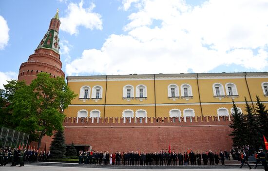 President of Russia Vladimir Putin and foreign leaders at a joint wreath-laying ceremony at the Tomb of the Unknown Soldier in Alexander Garden, Moscow. Russia marks the 80th anniversary of Victory in the Great Patriotic War of 1941-1945. Location: Russia, Moscow. Author: Kirill Zykov/Sputnik. Wreath-laying ceremony at the Tomb of the Unknown Soldier