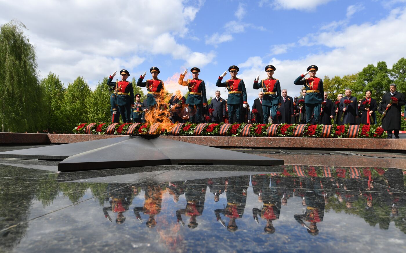 Wreath-laying ceremony at the Tomb of the Unknown Soldier
