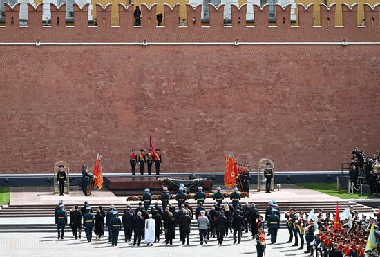 Wreath-laying ceremony at the Tomb of the Unknown Soldier