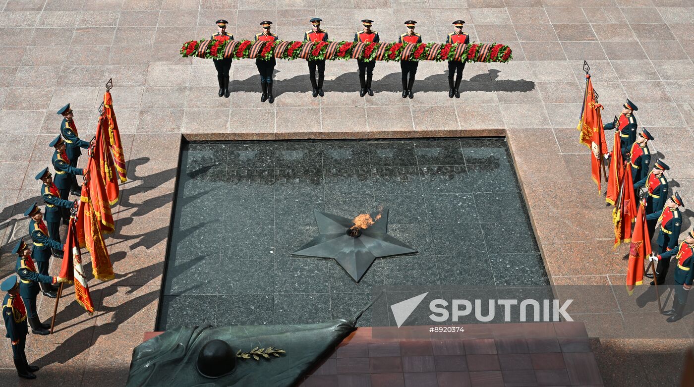 Wreath-laying ceremony at the Tomb of the Unknown Soldier