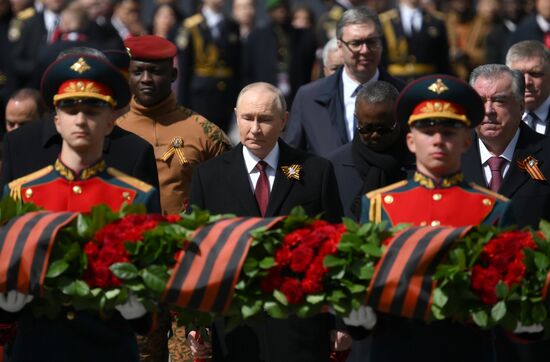 Wreath-laying ceremony at the Tomb of the Unknown Soldier
