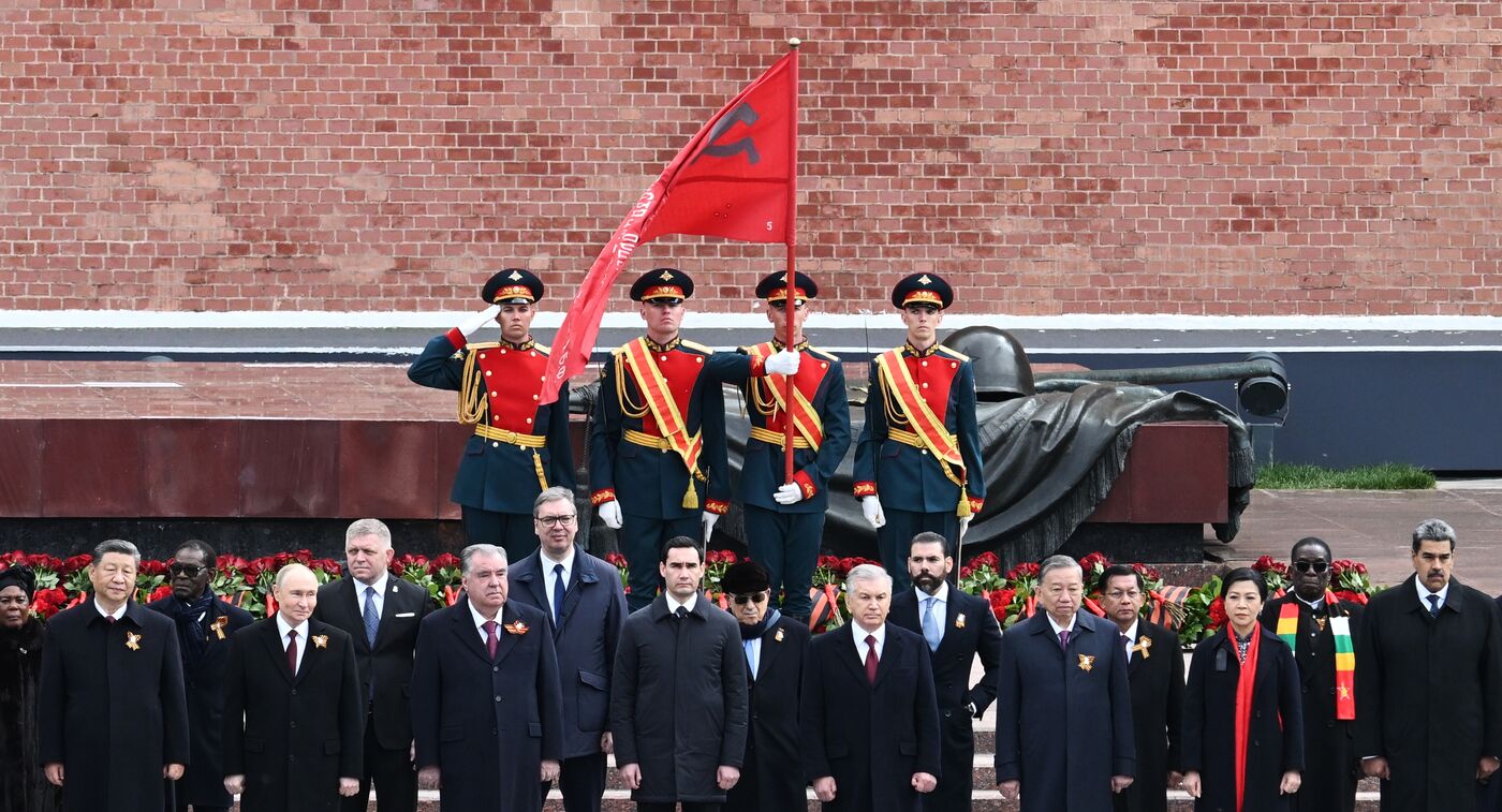 Wreath-laying ceremony at the Tomb of the Unknown Soldier