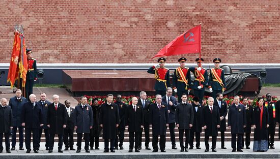 President of Russia Vladimir Putin and foreign leaders at a joint wreath-laying ceremony at the Tomb of the Unknown Soldier in Alexander Garden, Moscow. Russia marks the 80th anniversary of Victory in the Great Patriotic War of 1941-1945. Location: Russia, Moscow. Author: Maksim Blinov/Sputnik. Wreath-laying ceremony at the Tomb of the Unknown Soldier