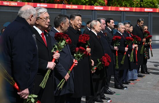 Wreath-laying ceremony at the Tomb of the Unknown Soldier