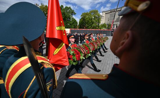 The honor guard at the wreath-laying ceremony at the Tomb of the Unknown Soldier in Alexander Garden, Moscow. Russia marks the 80th anniversary of the Victory in the Great Patriotic War of 1941-1945. Location: Russia, Moscow. Author: Kirill Zykov/Sputnik. Wreath-laying ceremony at the Tomb of the Unknown Soldier