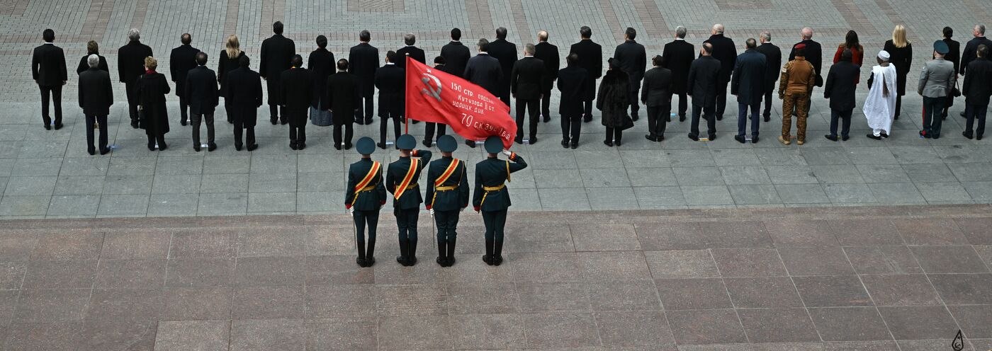 Wreath-laying ceremony at the Tomb of the Unknown Soldier