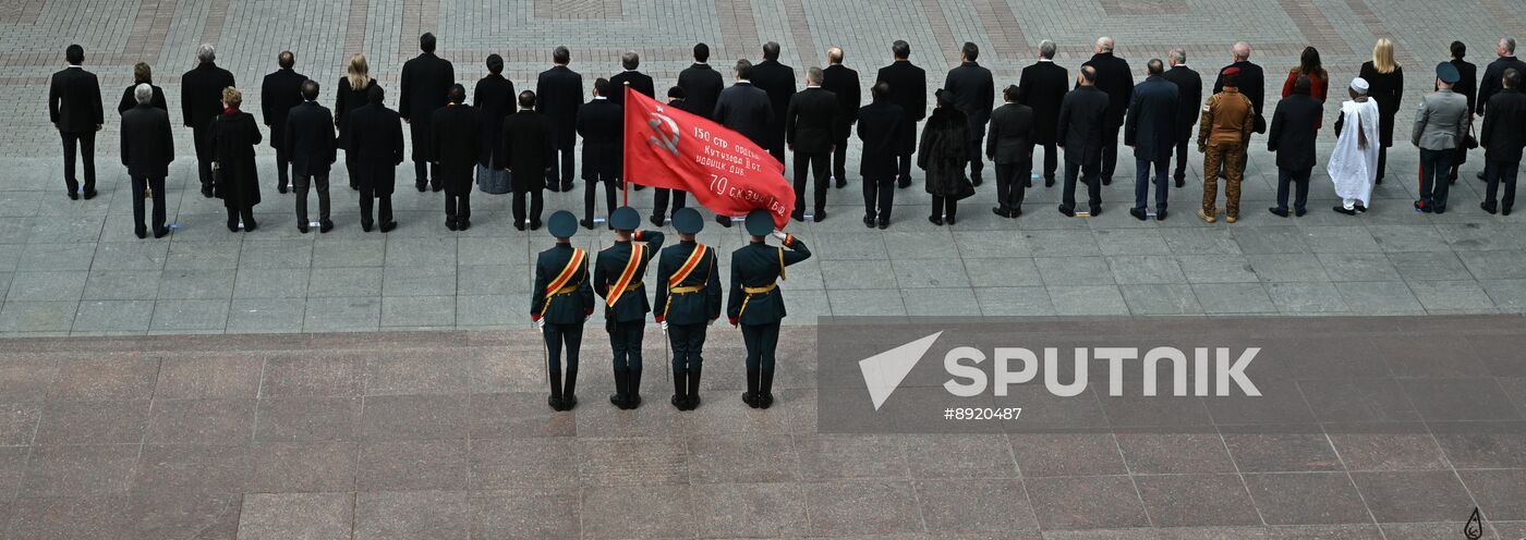 Wreath-laying ceremony at the Tomb of the Unknown Soldier
