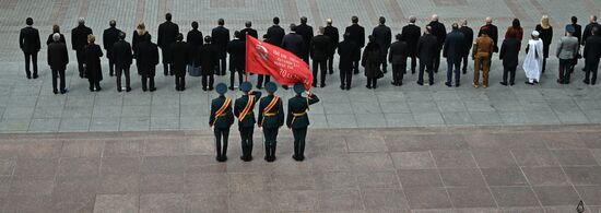 President of Russia Vladimir Putin and foreign leaders at a joint wreath-laying ceremony at the Tomb of the Unknown Soldier in Alexander Garden, Moscow. Russia marks the 80th anniversary of Victory in the Great Patriotic War of 1941-1945. Location: Russia, Moscow. Wreath-laying ceremony at the Tomb of the Unknown Soldier