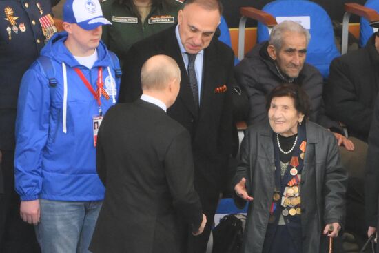 President of Russia Vladimir Putin greets a WWW veteran on Red Square in Moscow during the military parade to mark the 80th anniversary of Victory. On May 9, Russia celebrates the 80th anniversary of Victory in the Great Patriotic War of 1941-1945. Location: Russia, Moscow. Author: Alexey Maishev/Sputnik. President of Russia Vladimir Putin and foreign leaders at military parade marking 80th anniversary of Victory