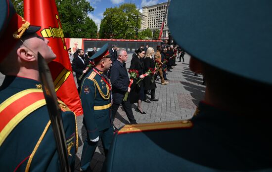 President of Russia Vladimir Putin and foreign leaders at a joint wreath-laying ceremony at the Tomb of the Unknown Soldier in Alexander Garden, Moscow. Russia marks the 80th anniversary of Victory in the Great Patriotic War of 1941-1945. Location: Russia, Moscow. Author: Kirill Zykov/Sputnik. Wreath-laying ceremony at the Tomb of the Unknown Soldier