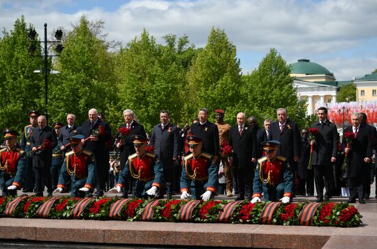 President of Russia Vladimir Putin and foreign leaders at a joint wreath-laying ceremony at the Tomb of the Unknown Soldier in Alexander Garden, Moscow. Russia marks the 80th anniversary of Victory in the Great Patriotic War of 1941-1945. Location: Russia, Moscow. Author: Grigory Sysoev/Sputnik. Wreath-laying ceremony at the Tomb of the Unknown Soldier