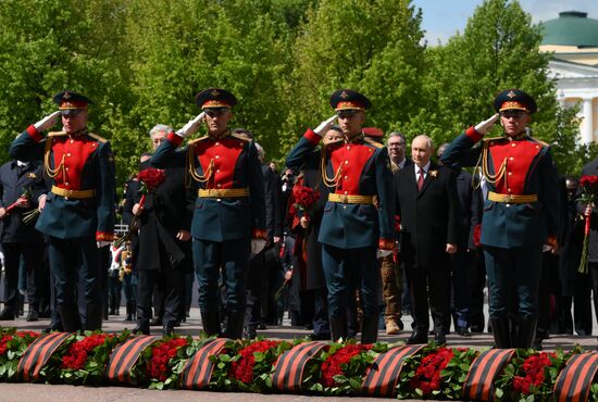 President of Russia Vladimir Putin and foreign leaders at a joint wreath-laying ceremony at the Tomb of the Unknown Soldier in Alexander Garden, Moscow. Russia marks the 80th anniversary of Victory in the Great Patriotic War of 1941-1945. Location: Russia, Moscow. Author: Grigory Sysoev/Sputnik. Wreath-laying ceremony at the Tomb of the Unknown Soldier