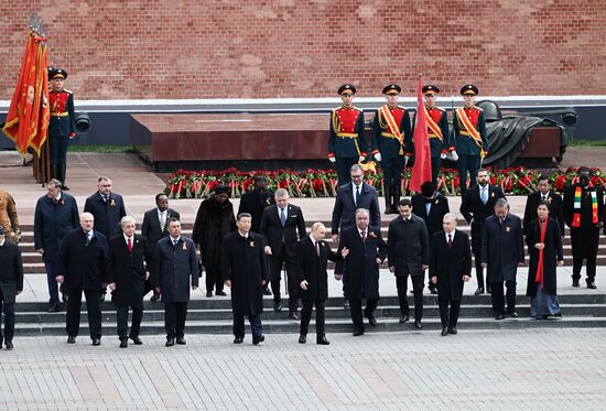 President of Russia Vladimir Putin and foreign leaders at a joint wreath-laying ceremony at the Tomb of the Unknown Soldier in Alexander Garden, Moscow. Russia marks the 80th anniversary of Victory in the Great Patriotic War of 1941-1945. Location: Russia, Moscow. Author: Maksim Blinov/Sputnik. Wreath-laying ceremony at the Tomb of the Unknown Soldier