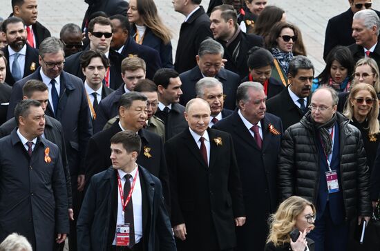 President of Russia Vladimir Putin and foreign leaders at a joint wreath-laying ceremony at the Tomb of the Unknown Soldier in Alexander Garden, Moscow. Russia marks the 80th anniversary of Victory in the Great Patriotic War of 1941-1945. Location: Russia, Moscow. Author: Maksim Blinov/Sputnik. Wreath-laying ceremony at the Tomb of the Unknown Soldier