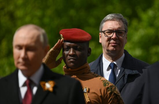From left: President of Russia Vladimir Putin, President of Burkina Faso Ibrahim Traore, and President of Serbia Aleksandar Vucic at a joint wreath-laying ceremony at the Tomb of the Unknown Soldier in Alexander Garden, Moscow. Russia marks the 80th anniversary of Victory in the Great Patriotic War of 1941-1945. Location: Russia, Moscow. Author: Grigory Sysoev/Sputnik. Wreath-laying ceremony at the Tomb of the Unknown Soldier