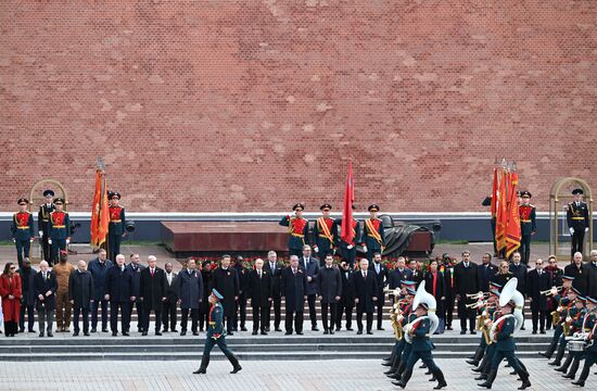 President of Russia Vladimir Putin and foreign leaders at a joint wreath-laying ceremony at the Tomb of the Unknown Soldier in Alexander Garden, Moscow. Russia marks the 80th anniversary of Victory in the Great Patriotic War of 1941-1945. Location: Russia, Moscow. Author: Maksim Blinov/Sputnik. Wreath-laying ceremony at the Tomb of the Unknown Soldier