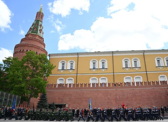 President of Russia Vladimir Putin and foreign leaders at a joint wreath-laying ceremony at the Tomb of the Unknown Soldier in Alexander Garden, Moscow. Russia marks the 80th anniversary of Victory in the Great Patriotic War of 1941-1945. Location: Russia, Moscow. Author: Kirill Zykov/Sputnik. Wreath-laying ceremony at the Tomb of the Unknown Soldier