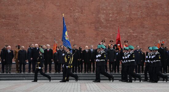President of Russia Vladimir Putin and foreign leaders at a joint wreath-laying ceremony at the Tomb of the Unknown Soldier in Alexander Garden, Moscow. Russia marks the 80th anniversary of Victory in the Great Patriotic War of 1941-1945. Location: Russia, Moscow. Author: Kirill Zykov/Sputnik. Wreath-laying ceremony at the Tomb of the Unknown Soldier