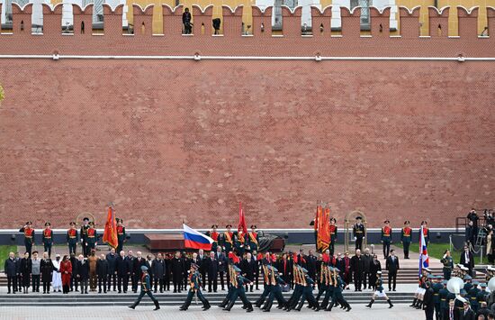 President of Russia Vladimir Putin and foreign leaders at a joint wreath-laying ceremony at the Tomb of the Unknown Soldier in Alexander Garden, Moscow. Russia marks the 80th anniversary of Victory in the Great Patriotic War of 1941-1945. Location: Russia, Moscow. Author: Maksim Blinov/Sputnik. Wreath-laying ceremony at the Tomb of the Unknown Soldier
