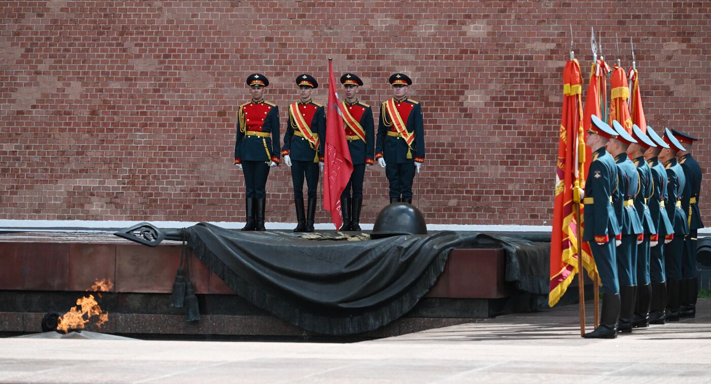 Wreath-laying ceremony at the Tomb of the Unknown Soldier