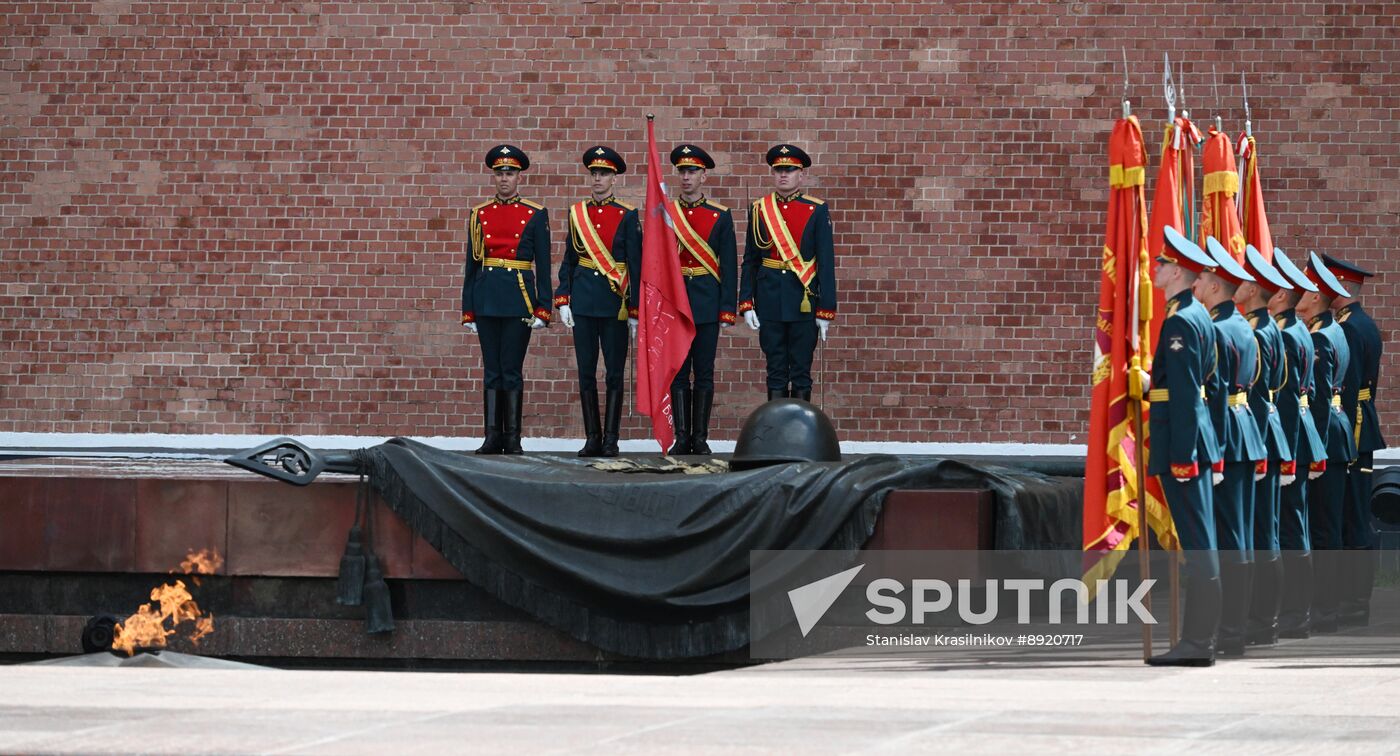 Wreath-laying ceremony at the Tomb of the Unknown Soldier