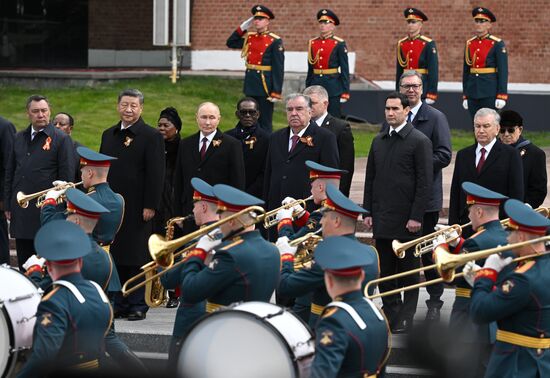 President of Russia Vladimir Putin and foreign leaders at a joint wreath-laying ceremony at the Tomb of the Unknown Soldier in Alexander Garden, Moscow. Russia marks the 80th anniversary of Victory in the Great Patriotic War of 1941-1945. Location: Russia, Moscow. Author: Stanislav Krasilnikov/Sputnik. Wreath-laying ceremony at the Tomb of the Unknown Soldier