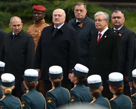 From left: Prime Minister of Armenia Nikol Pashinyan, President of Burkina Faso Ibrahim Traore, President of Belarus Alexander Lukashenko, President of Republika Srpska Milorad Dodik, President of Kazakhstan Kassym-Jomart Tokayev, and President of South Ossetia Alan Gagloev at a joint wreath-laying ceremony at the Tomb of the Unknown Soldier in Alexander Garden, Moscow. Russia marks the 80th anniversary of Victory in the Great Patriotic War of 1941-1945. Location: Russia, Moscow. Author: Stanislav Krasilnikov/Sputnik. Wreath-laying ceremony at the Tomb of the Unknown Soldier