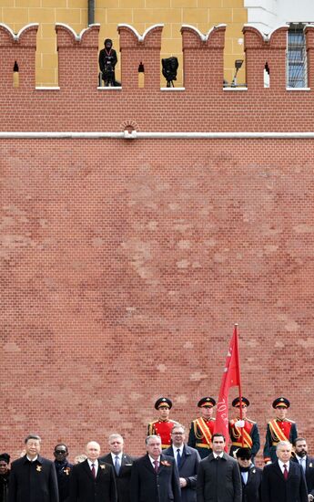President of Russia Vladimir Putin and foreign leaders at a joint wreath-laying ceremony at the Tomb of the Unknown Soldier in Alexander Garden, Moscow. Russia marks the 80th anniversary of Victory in the Great Patriotic War of 1941-1945. Location: Russia, Moscow. Author: Kirill Zykov/Sputnik. Wreath-laying ceremony at the Tomb of the Unknown Soldier