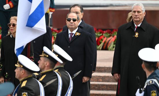 From left: Chairperson of the Presidency of Bosnia and Herzegovina Zeljka Cvijanovic, President of Egypt Abdel Fattah el-Sisi and President of Cuba Miguel Diaz-Canel Bermudez at a joint wreath-laying ceremony at the Tomb of the Unknown Soldier in Alexander Garden, Moscow. Russia marks the 80th anniversary of Victory in the Great Patriotic War of 1941-1945. Location: Russia, Moscow. Author: Stanislav Krasilnikov/Sputnik. Wreath-laying ceremony at the Tomb of the Unknown Soldier
