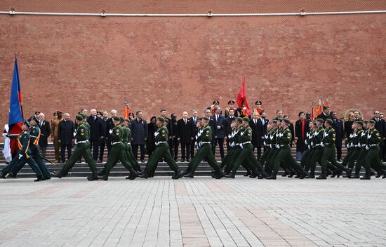 President of Russia Vladimir Putin and foreign leaders at a joint wreath-laying ceremony at the Tomb of the Unknown Soldier in Alexander Garden, Moscow. Russia marks the 80th anniversary of Victory in the Great Patriotic War of 1941-1945. Location: Russia, Moscow. Author: Kirill Zykov/Sputnik. Wreath-laying ceremony at the Tomb of the Unknown Soldier