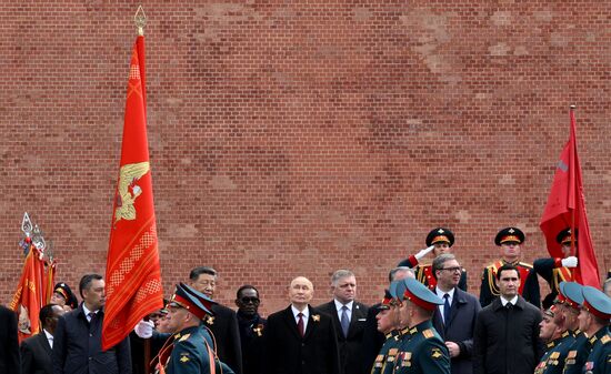 Wreath-laying ceremony at the Tomb of the Unknown Soldier