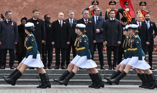 President of Russia Vladimir Putin and foreign leaders at a joint wreath-laying ceremony at the Tomb of the Unknown Soldier in Alexander Garden, Moscow. Russia marks the 80th anniversary of Victory in the Great Patriotic War of 1941-1945. Location: Russia, Moscow. Author: Kirill Zykov/Sputnik. Wreath-laying ceremony at the Tomb of the Unknown Soldier