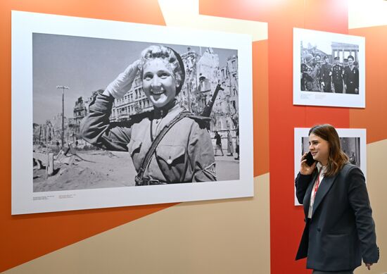 A journalist at the International Press Center covering the 80th anniversary of Victory in the Great Patriotic War. Location: Russia, Moscow. Author: Pelagiya Tikhonova/Sputnik. International Press Center covering 80th anniversary of Victory in Great Patriotic War