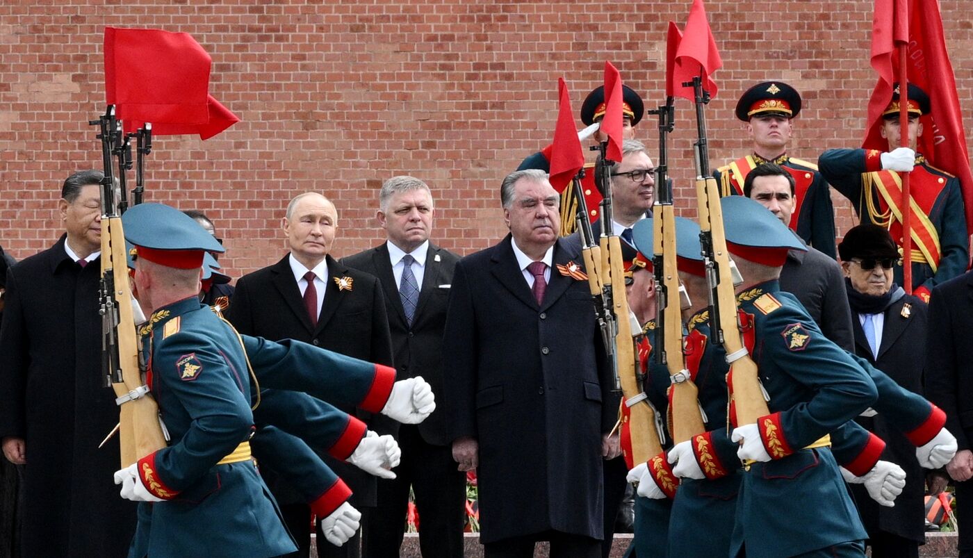 Wreath-laying ceremony at the Tomb of the Unknown Soldier