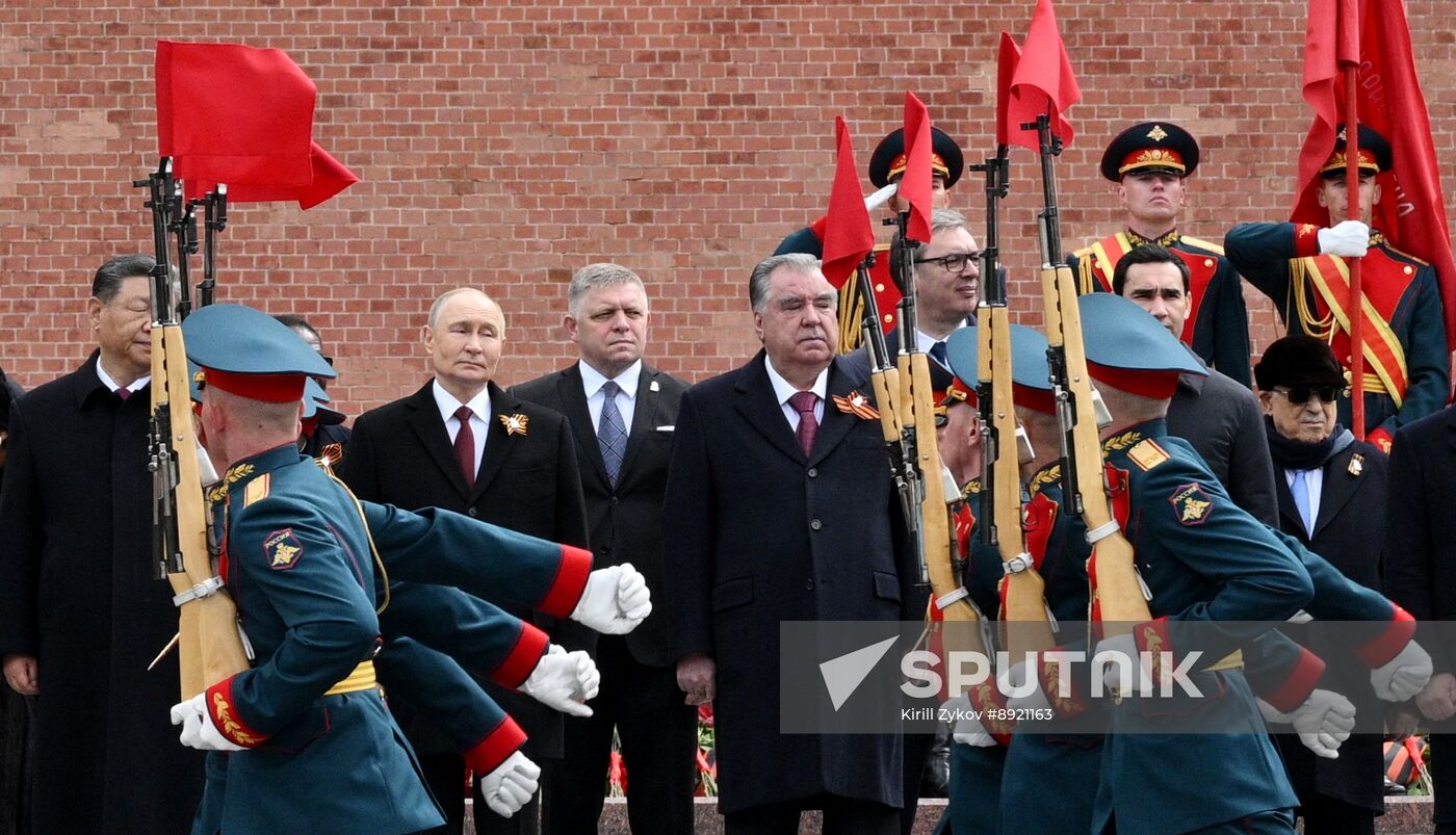 Wreath-laying ceremony at the Tomb of the Unknown Soldier