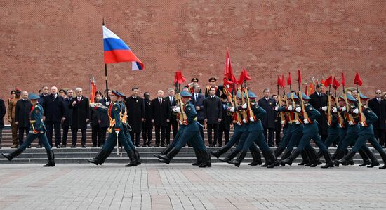 President of Russia Vladimir Putin and foreign leaders at a joint wreath-laying ceremony at the Tomb of the Unknown Soldier in Alexander Garden, Moscow. Russia marks the 80th anniversary of Victory in the Great Patriotic War of 1941-1945. Location: Russia, Moscow. Author: Kirill Zykov/Sputnik. Wreath-laying ceremony at the Tomb of the Unknown Soldier