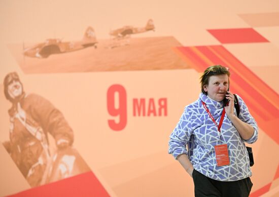 A journalist at the International Press Center covering the 80th anniversary of Victory in the Great Patriotic War. Location: Russia, Moscow. Author: Pelagiya Tikhonova/Sputnik. International Press Center covering 80th anniversary of Victory in Great Patriotic War