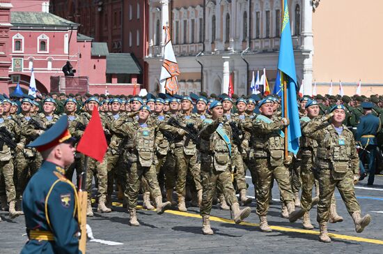 Personnel of the General Panfilov 37th Airborne Assault Brigade of the Armed Forces of Kazakhstan at the military parade to mark the 80th anniversary of Victory in the Great Patriotic War on Red Square in Moscow. Location: Russia, Moscow. Author: Ilya Pitalev/Sputnik. Military parade marking 80th anniversary of Victory in Great Patriotic War in Moscow